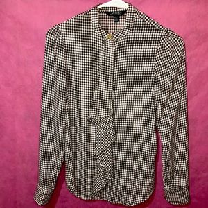 Size xs. Only worn once. Button down printed blouse.